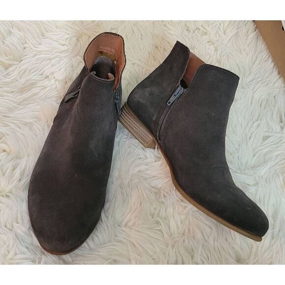 Eric Michael Isabella Leather Suede Boot Ankle Booties, .5 inch heel Sz 39 Dark - Picture 1 of 11